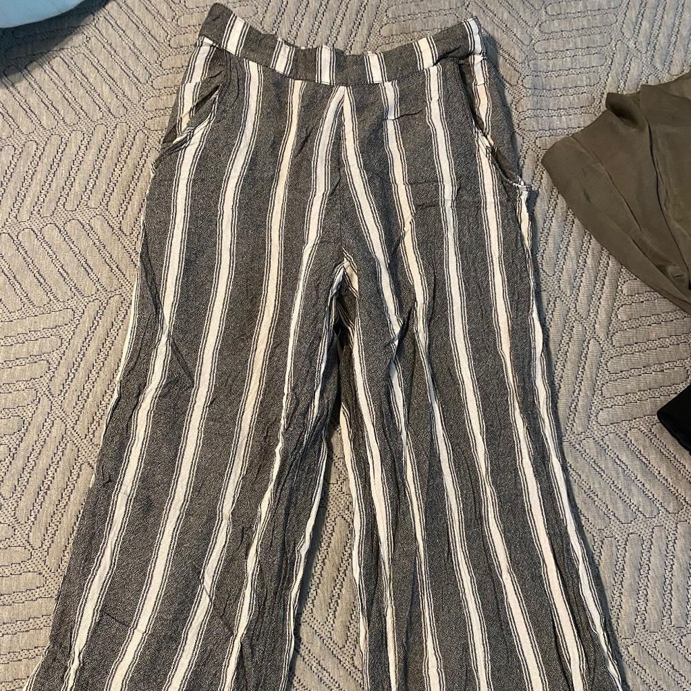 Hollister Capris Lined Pants